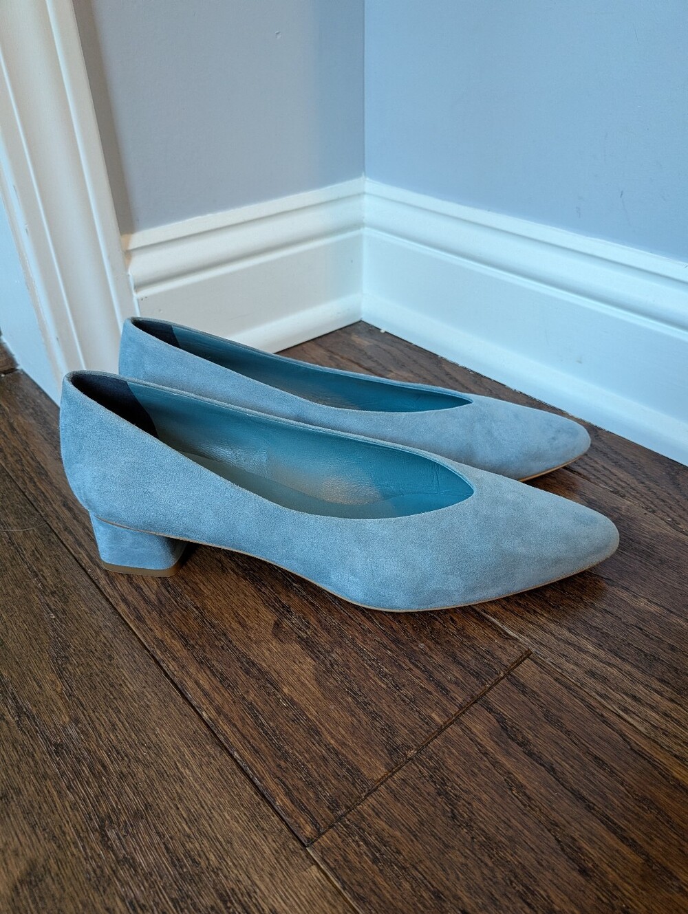 Everlane Women's Blue Suede V Heels Size 8.5 Made in Italy